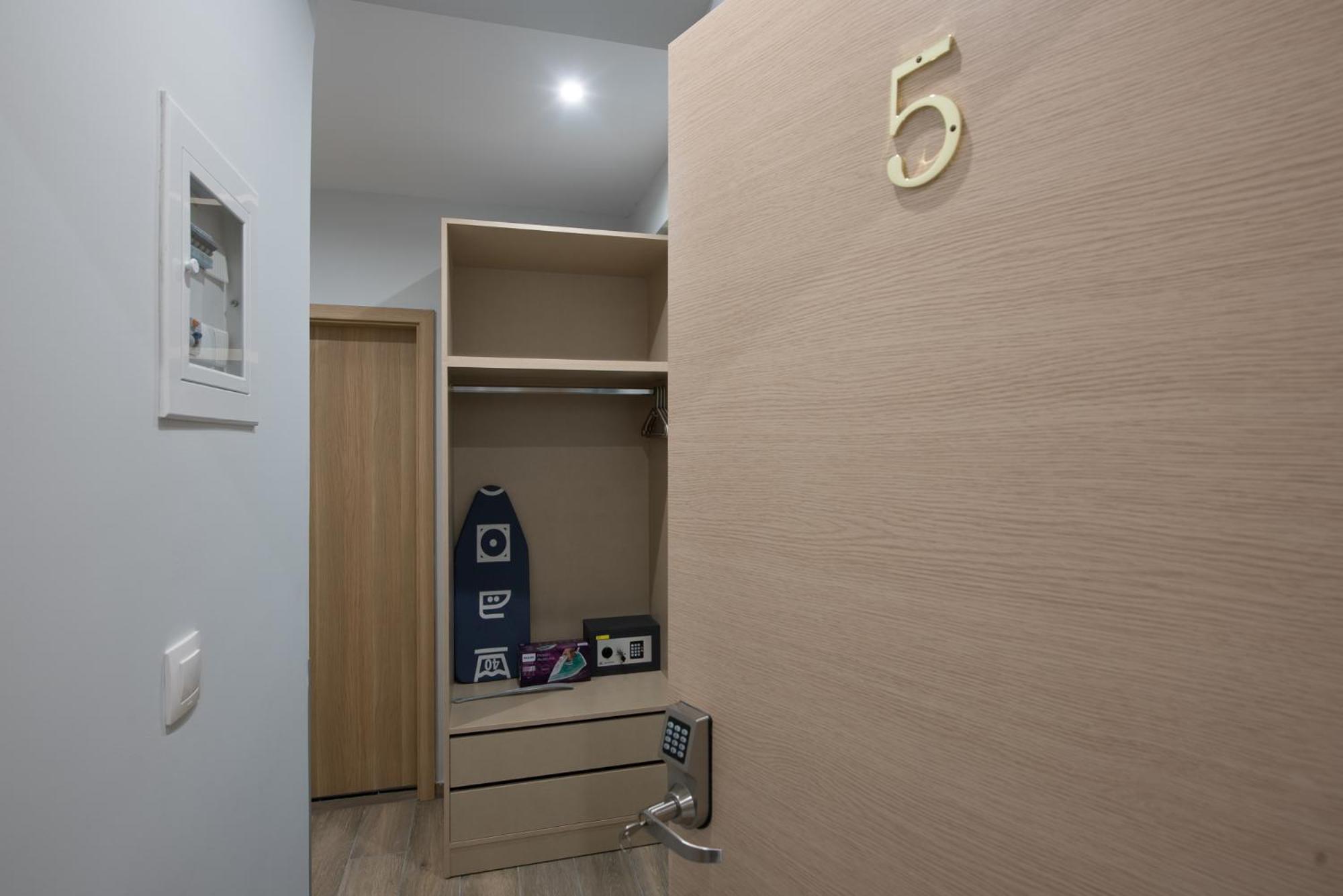Rob Venture Suites At The Central Of Athens City Exterior foto